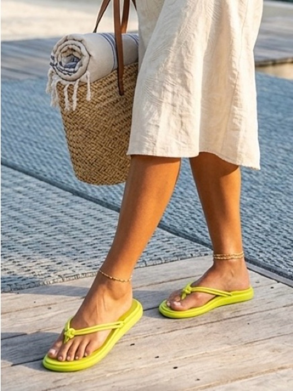 Olukai Aka Beach Knotted Flip-Flop Sandals in Citron Vibrant Neon Yellow 7/7.5
